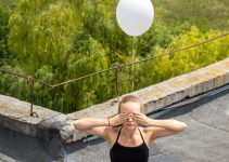 Que signifient les couleurs associées aux chakras en Yoga ?